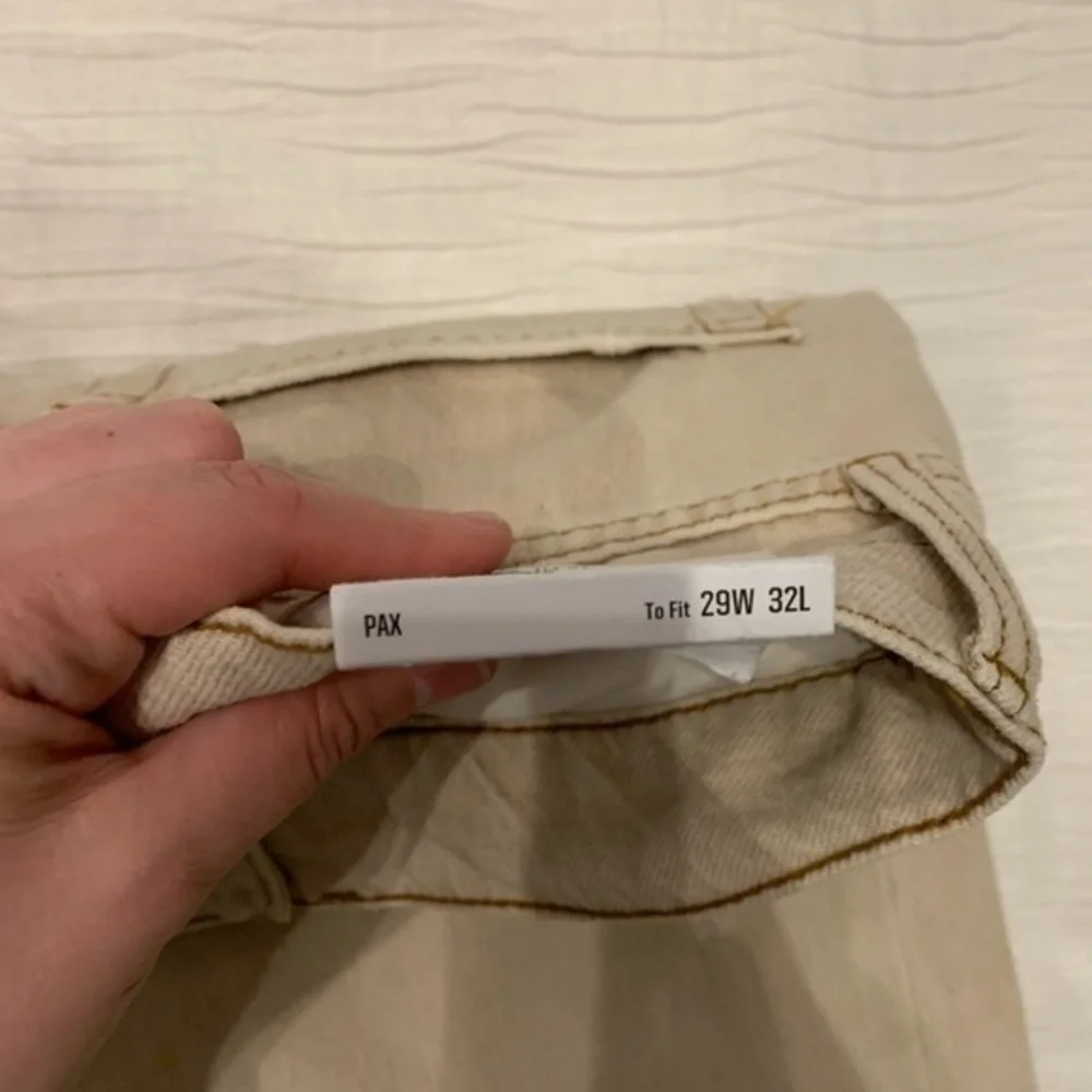 NWT BDG Urban outfitters ripped beige straight leg high waist jeans Pax W29 L32